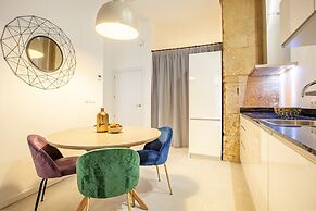 MyFlats Luxury Downtown