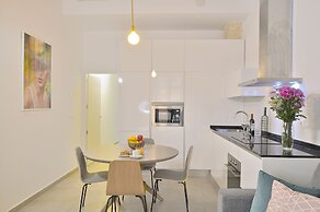 MyFlats Luxury Downtown