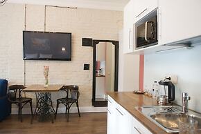 Emigrants on Fontanka