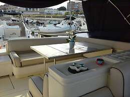 Desirè Charming House Boat