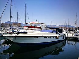 Desirè Charming House Boat