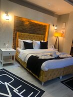 Nova Park Hotel & Suite