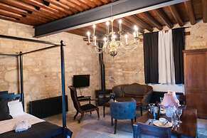 Oinou Strata - Adults Only