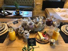 Oinou Strata - Adults Only