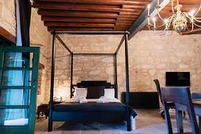 Oinou Strata - Adults Only