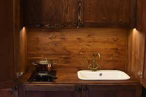 Oinou Strata - Adults Only