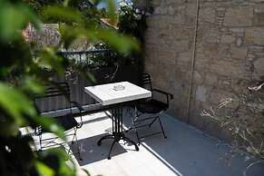 Oinou Strata - Adults Only