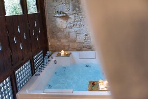 Oinou Strata - Adults Only