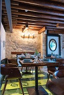 Oinou Strata - Adults Only