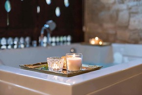 Oinou Strata - Adults Only