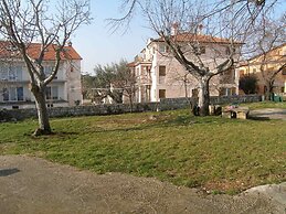 Cozy 4 Person Apartment Marija