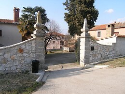 Cozy 4 Person Apartment Marija