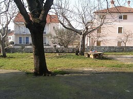 Cozy 4 Person Apartment Marija