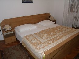 Cozy 4 Person Apartment Marija