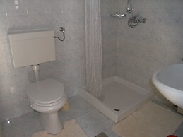 Cozy 4 Person Apartment Marija