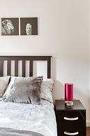 Modern 2 Bed Apartment in Central City