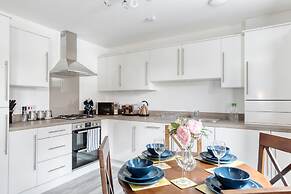 Modern 2 Bed Apartment in Central City