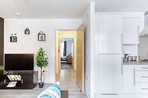 Modern 2 Bed Apartment in Central City