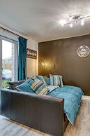 Modern 2 Bed Apartment in Central City