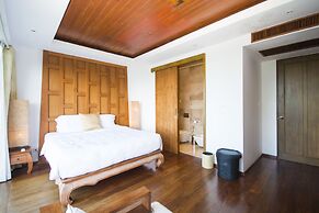 4-BR Seaview Villa with Large Pool at Surin Beach