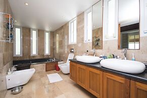 4-BR Seaview Villa with Large Pool at Surin Beach