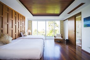 4-BR Seaview Villa with Large Pool at Surin Beach