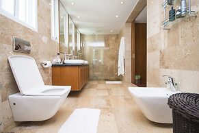 4-BR Seaview Villa with Large Pool at Surin Beach