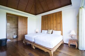 4-BR Seaview Villa with Large Pool at Surin Beach