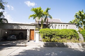 4-BR Seaview Villa with Large Pool at Surin Beach