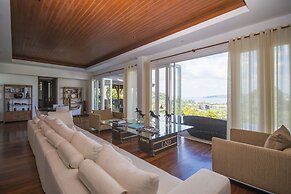 4-BR Seaview Villa with Large Pool at Surin Beach