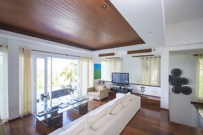 4-BR Seaview Villa with Large Pool at Surin Beach