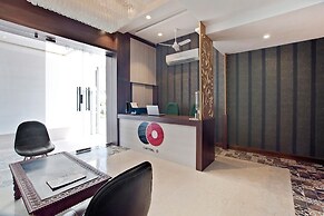 Capital O 30351 S B Excellency