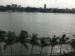 Maroko Bayshore Suites