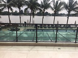 Maroko Bayshore Suites