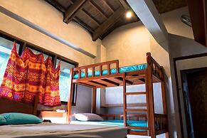 Sinag Hostel - Adults Only