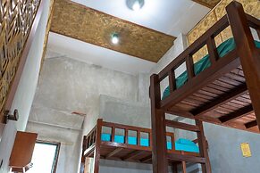 Sinag Hostel - Adults Only