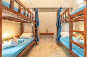 Sinag Hostel - Adults Only