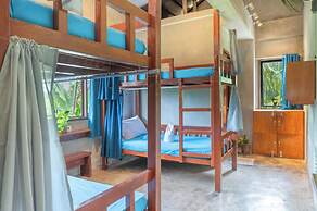 Sinag Hostel - Adults Only