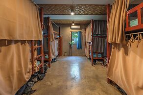 Sinag Hostel - Adults Only