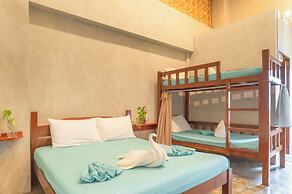 Sinag Hostel - Adults Only