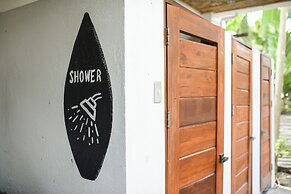 Sinag Hostel - Adults Only