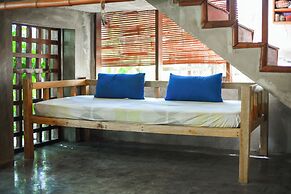 Sinag Hostel - Adults Only