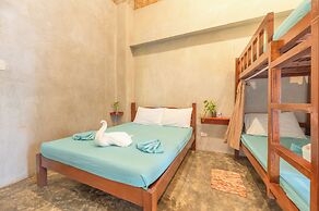 Sinag Hostel - Adults Only