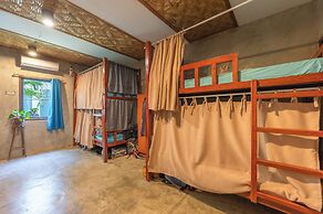 Sinag Hostel - Adults Only