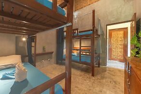 Sinag Hostel - Adults Only