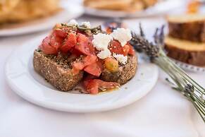 Akrolithi Guesthouse