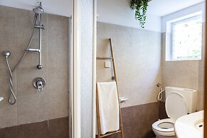 Pastoral at the heart of Rothchild Blv.