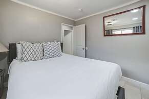 Las Vegas - 5 Mins From The Strip 4 Bedroom Home by RedAwning