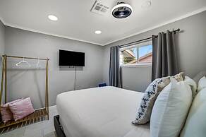 Las Vegas - 5 Mins From The Strip 4 Bedroom Home by RedAwning