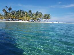 Cabins in Asserya Island - San Blas paradise - meals included